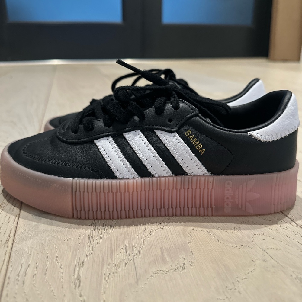 Women’s Adidas’s Sombarose ‘Black True Pink” Size 5 PreLoved